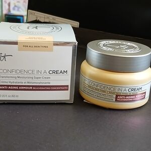IT cosmetics Confidence in a cream moisturizer